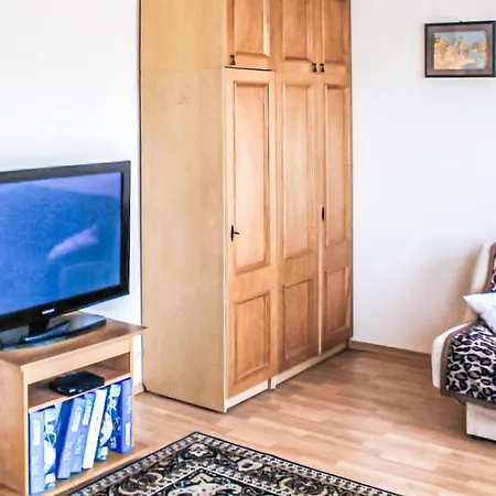 2 Bedroom Beautiful In Prázdninový dům