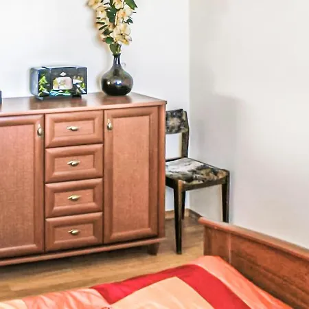 2 Bedroom Beautiful In Prázdninový dům *